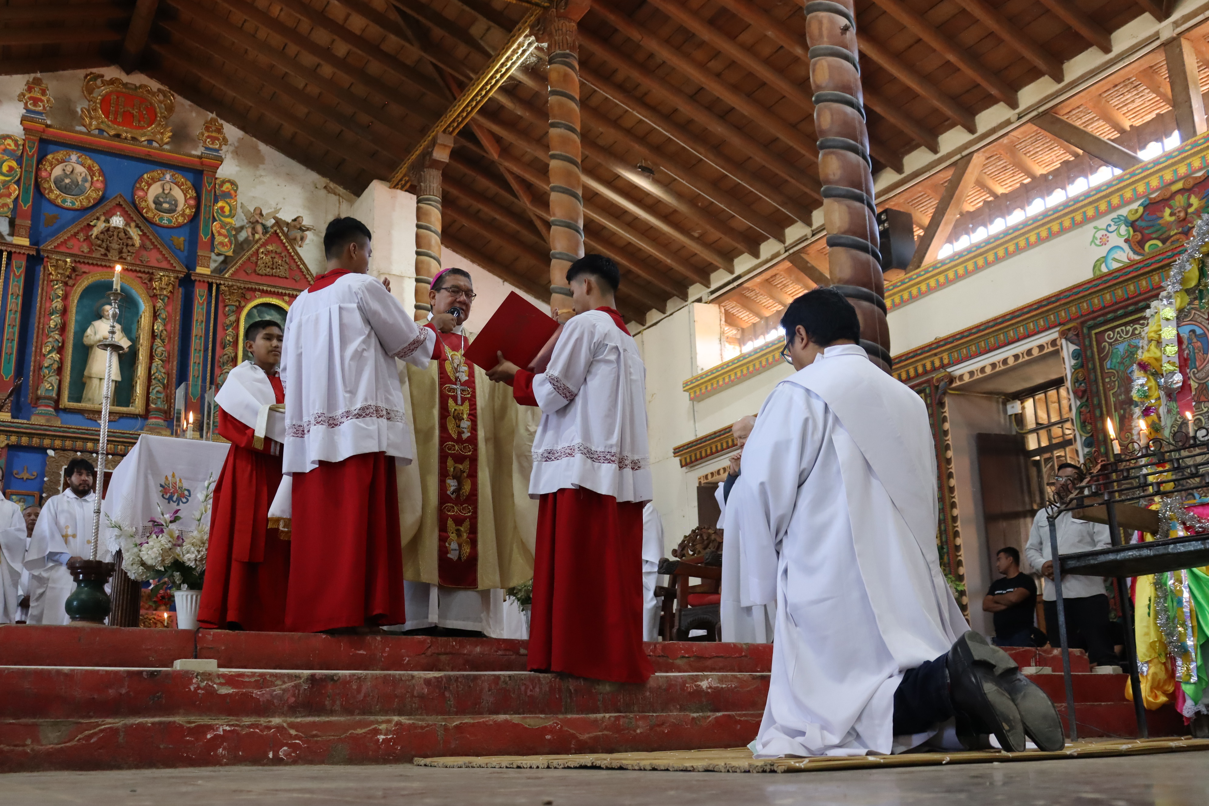 Oración consagratoria que pronuncia el Obispo sobre el ordenando.